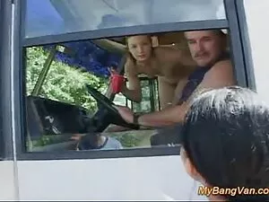 Esta miúda adora sex ...