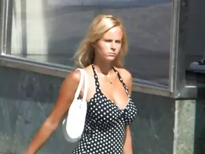 Mulher pálida swinge ...