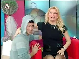 Linda morena acorda  ...