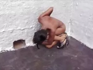 O latino mexe com o  ...